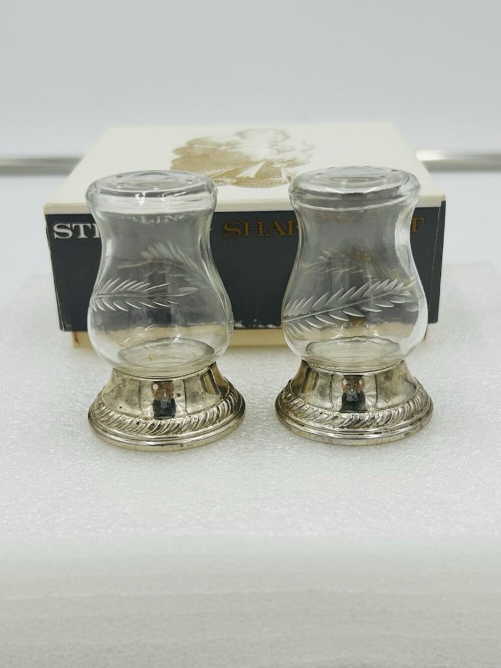 Quaker Silver Co 703 Sterling Silver Glass Salt And Pepper 2 Shakers Vintage Set